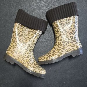 Joe Fresh Black Sole with Red Logo